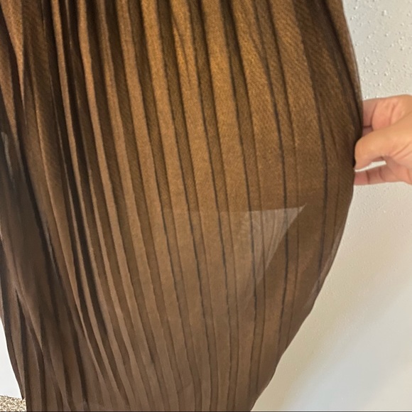 Bronce pleated maxi dress - Picture 7 of 9